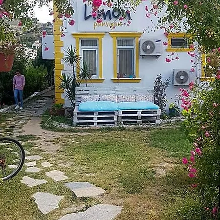 Bed and Breakfast Limon 3*
